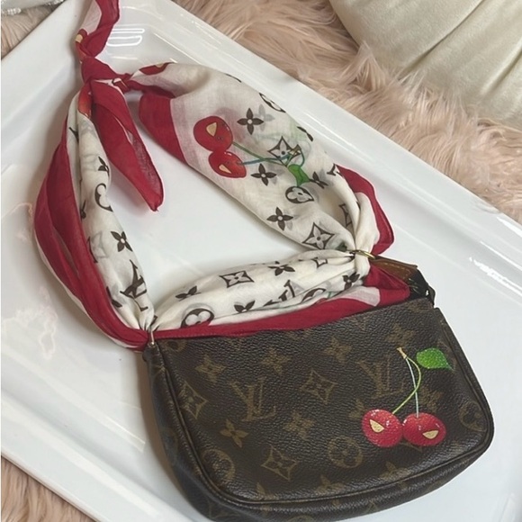 LOUIS VUITTON CHERRY 🍒 MURIKAMI POCHETTE VINTAGE - Picture 5 of 10
